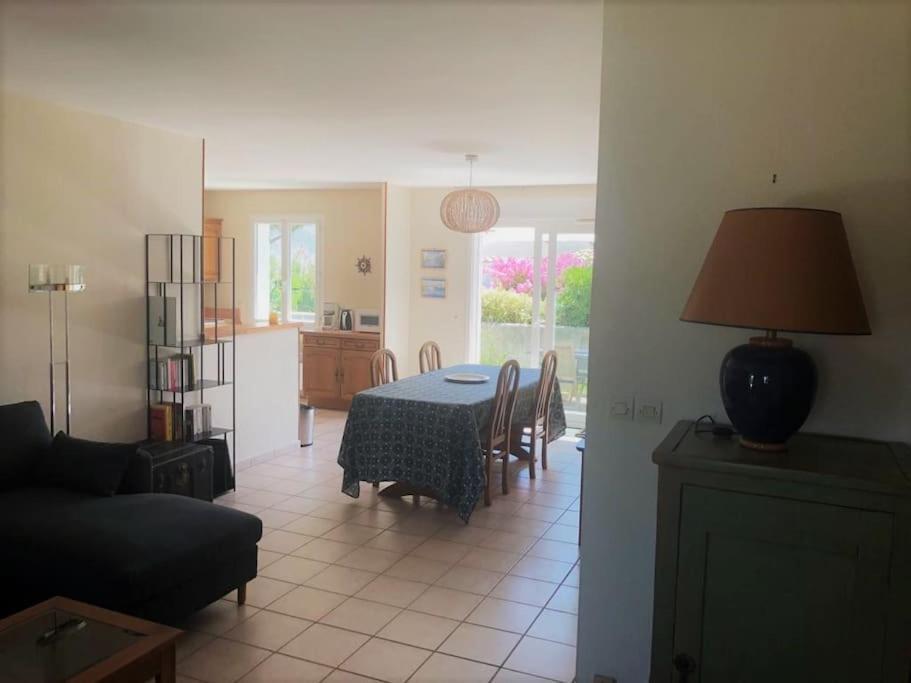 הוילה Le Château-dʼOléron Agreable Maison Ensoleillee Avec Jardin Arbore מראה חיצוני תמונה